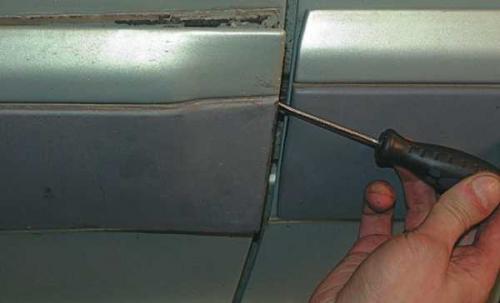 Молдинг чем приклеить. Чем прикрепить уплотнитель 05