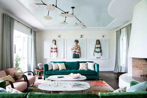 Дом со смелыми арт-объектами в интерьере 01