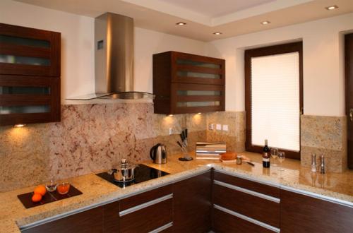 Кухня с коричневым фартуком. Коричневые идеи для кухни 13