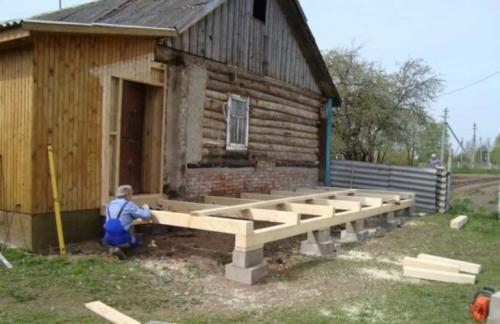 Пристройка к дому без фундамента. Как закрепить пристройку без фундамента к деревянному дому