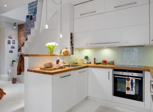 Что входит в встроенную кухню. Преимущества встроенной кухни и бытовой техники