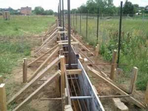 Заборы из профнастила своими руками. В чем преимущество профлиста 03