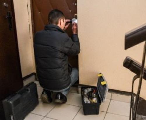 Не открывается дверь изнутри квартиры. Причины