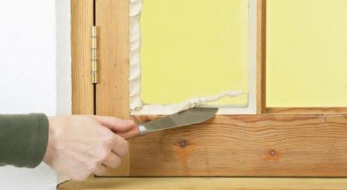 Утепление старых деревянных окон. Самый известный способ – утепление газетами