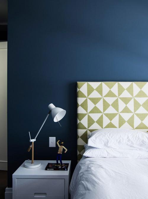 Дом со смелыми арт-объектами в интерьере 07