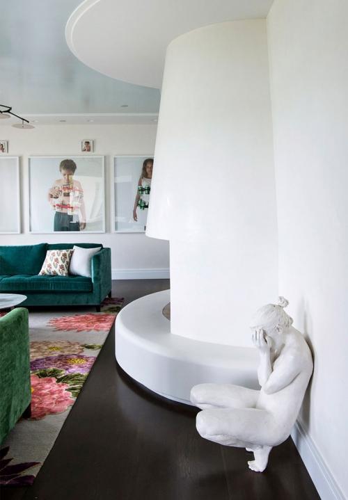 Дом со смелыми арт-объектами в интерьере 02