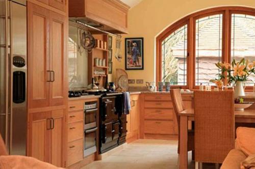 Кухня с коричневым фартуком. Коричневые идеи для кухни 07