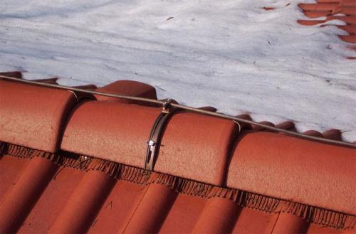 Молниезащита кровли из металлочерепицы. Обеспечение молниезащиты дома 01 Молниезащита кровли из металлочерепицы. Обеспечение молниезащиты дома 01