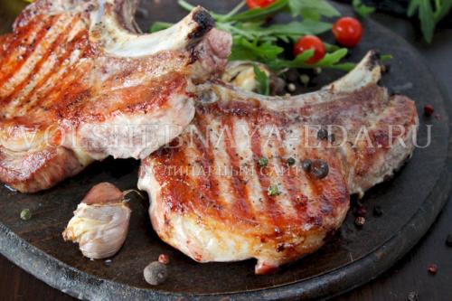 Как готовить стейк в духовке. Стейк свиной в духовке