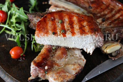 Как готовить стейк в духовке. Стейк свиной в духовке