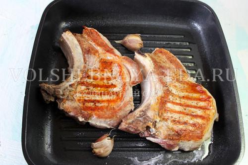 Как готовить стейк в духовке. Стейк свиной в духовке