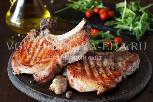 Как готовить стейк в духовке. Стейк свиной в духовке