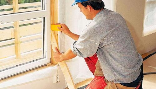 Как заклеить окна кассовой лентой. Создаём комфортные условия: чем заклеить окна от сквозняков, солнечных лучей и от посторонних глаз