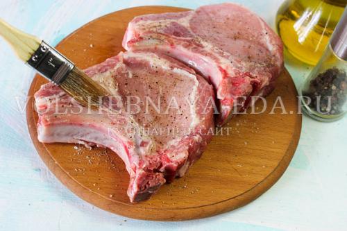 Как готовить стейк в духовке. Стейк свиной в духовке