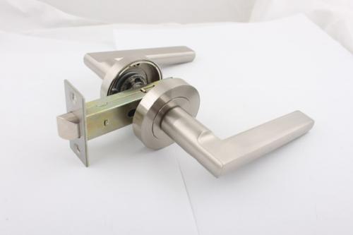 Как собрать дверной замок межкомнатной двери. Установка и разборка дверной ручки со встроенной защелкой