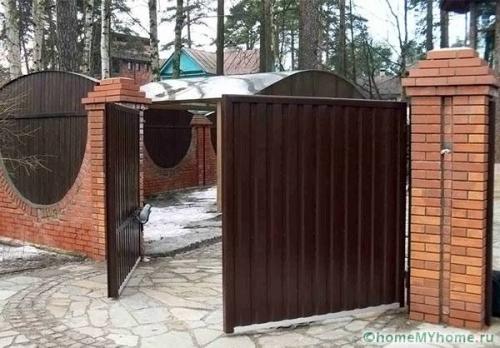 Как сделать ворота в частном доме. Особенности распашных ворот и тонкости их выполнения