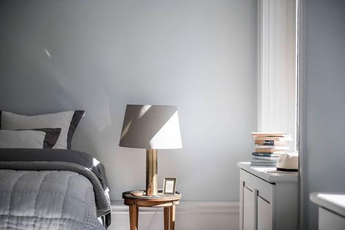 Смелая мебель и аксессуары в интерьере квартиры 11