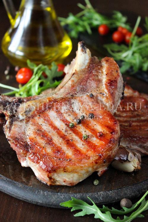 Как готовить стейк в духовке. Стейк свиной в духовке