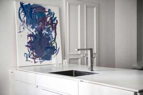 Смелая мебель и аксессуары в интерьере квартиры 13