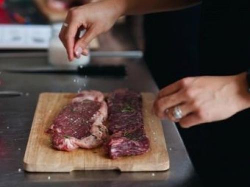 Как правильно жарить стейк. Часть 2 Поджарьте стейк 01