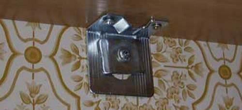 Как прикрепить к стене угловую полку. Как прикрепить угловую полку к стене