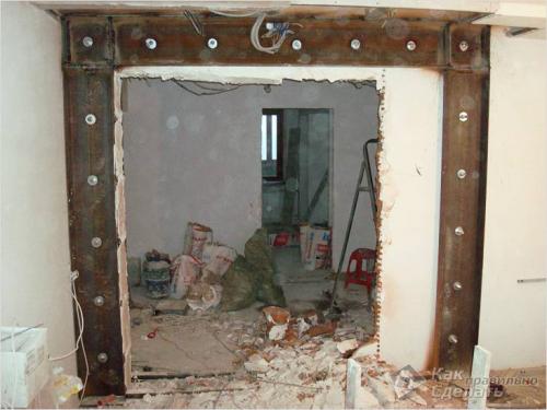 Дверной проем прорубить. Конструктивные особенности 10