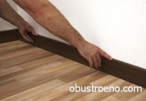 Напольные плинтуса приклеить. Преимущества и недостатки такого вида крепления плинтусов