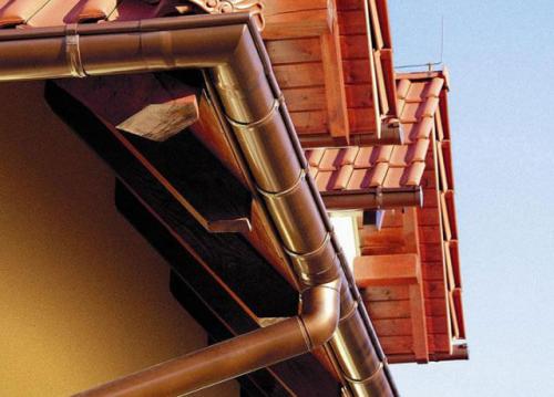 Как монтировать водостоки под металлочерепицу. Как установить водостоки если крыша уже покрыта: возможные варианты крепления 09 Как монтировать водостоки под металлочерепицу. Как установить водостоки если крыша уже покрыта: возможные варианты крепления 09