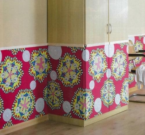 Чем обклеить двери шкафа купе. Реставрация обоями