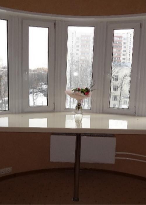 Широкий подоконник на балконе. Виды, назначение и оформление