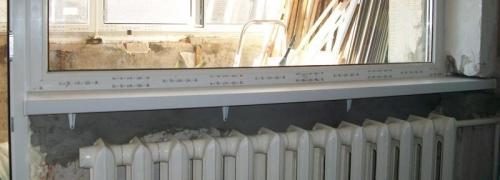 Подоконник пластиковый на балкон. Зачем нужна установка подоконника на балконе 01