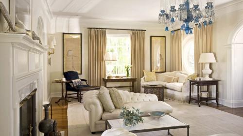 Как расположить 2 люстры в комнате. Разные светильники в одной комнате: учимся нарушать правила