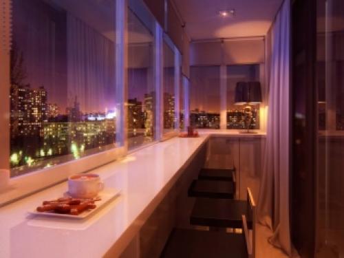 Широкий подоконник на балконе. Виды, назначение и оформление