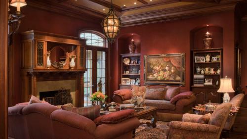 Как расположить 2 люстры в комнате. Разные светильники в одной комнате: учимся нарушать правила