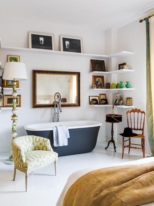 Ванна в спальне и сумочки как декор: квартира для девушки (70 кв. м) 06