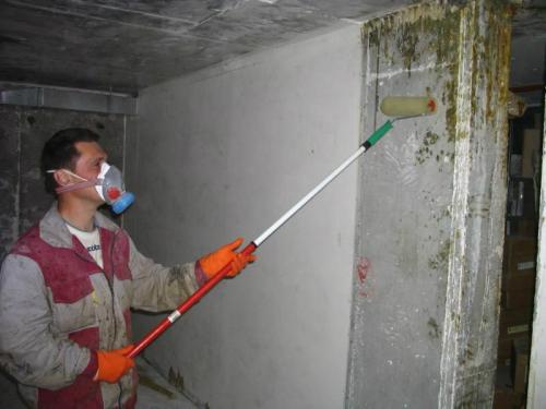 Внутренняя гидроизоляция подвала. Влага, проникающая через стены и трещины в полу подвала 06