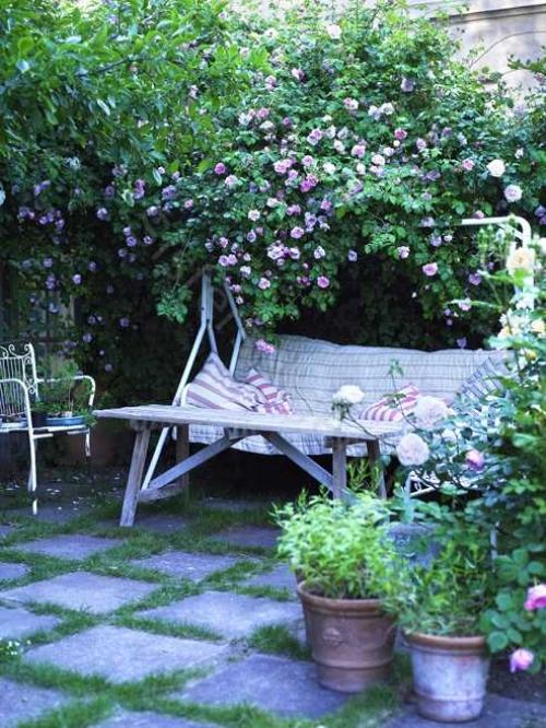 Великолепный дом с небольшим садом 04