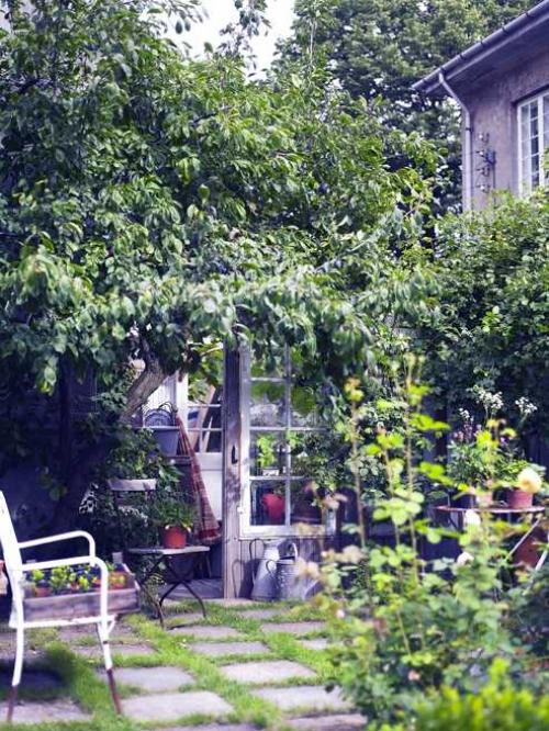 Великолепный дом с небольшим садом 15