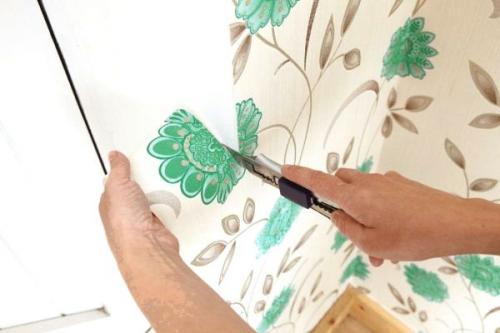 Как клеить обои на выступающие углы. Как клеить обои в углах (внешних и внутренних), чтобы не пришлось переделывать