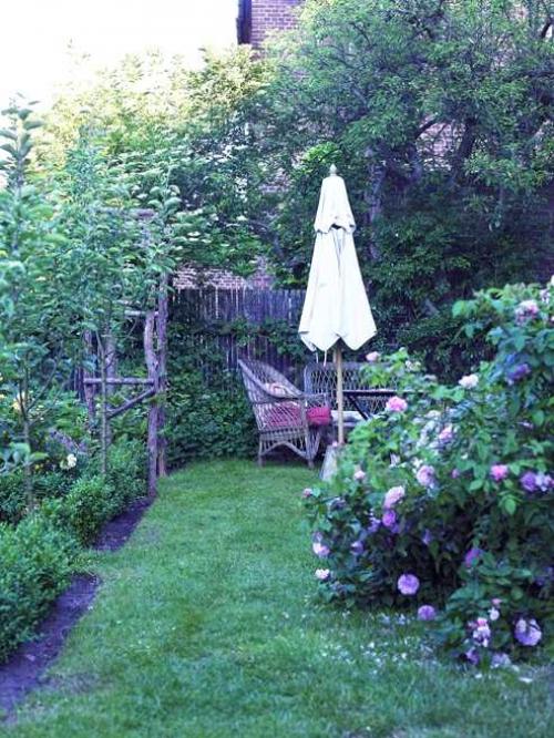 Великолепный дом с небольшим садом 13