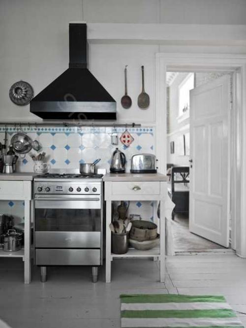 Великолепный дом с небольшим садом 09