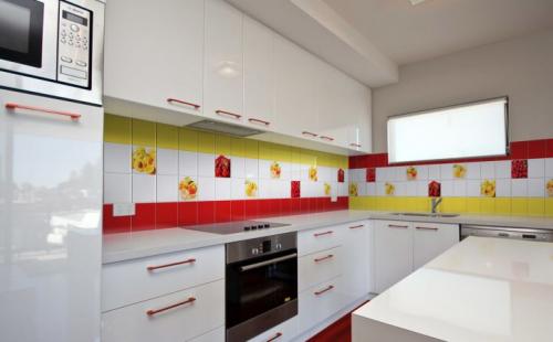 Как класть плитку на стену фартук. Виды укладки и декора фартука