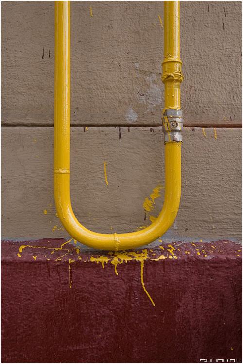 Покраска газовой трубы проходящей по фасаду дома. Оказывается, необязательно уродовать города! 10