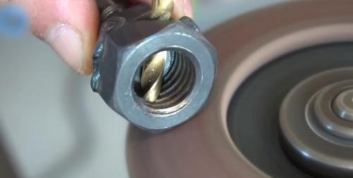 Это лучшее устройство для заточки сверл. Приспособление для заточки сверл своими руками: 2 варианта