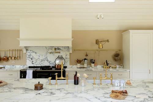 Роскошная английская кухня в бывшем амбаре 01