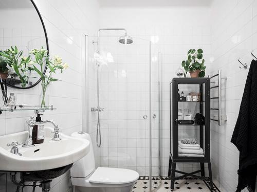 Белоснежная квартира с тёплыми акцентами 22