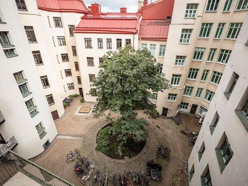 Белоснежная квартира с тёплыми акцентами 28