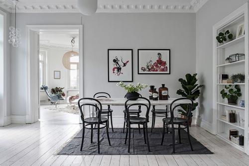 Потолки с лепниной и современная мебель 08