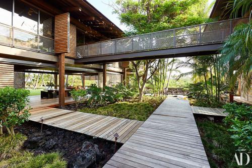 Бассейн, пальмы и мосты: удивительный дом на Гавайях 05