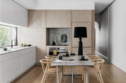 Вы не поверите, что этому светлому дому с современными интерьерами больше 100 лет 03